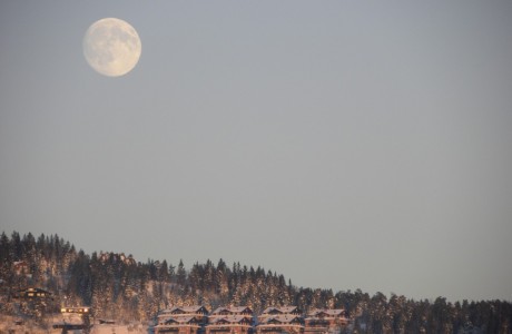 Big (almost full) moon over Holmenkollen